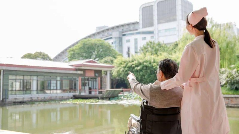 日间照料中心智能语音呼叫器：守护老人的无声守护者