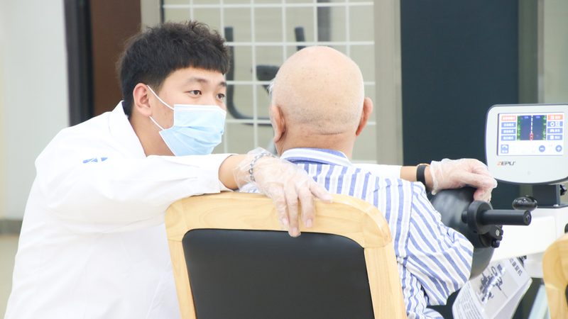 成都护理院日常护理流程揭秘：科学照护，关爱老人每一天