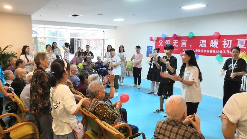 在众多护理垫品牌中，以下品牌凭借其产品质量和口碑，在市场上具有较高的知名度：