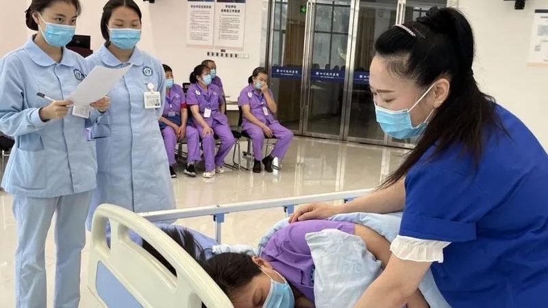 阿尔茨海默症照护，如何选择合适的机构**