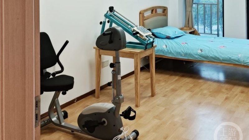 护工工作内容揭秘：翻身拍背，护理中的关键环节